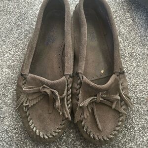 Minnetonka Women's Brown Suede Moccasins